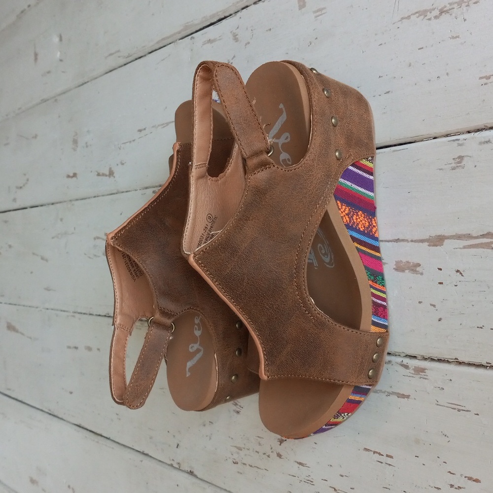 Very G Wedge